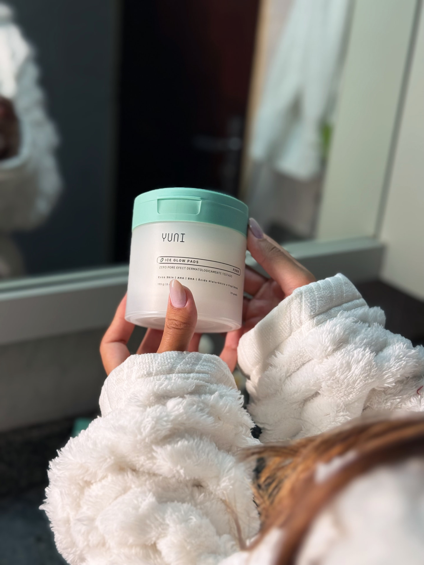 Cliente usando os Ice Glow Pads YUNI